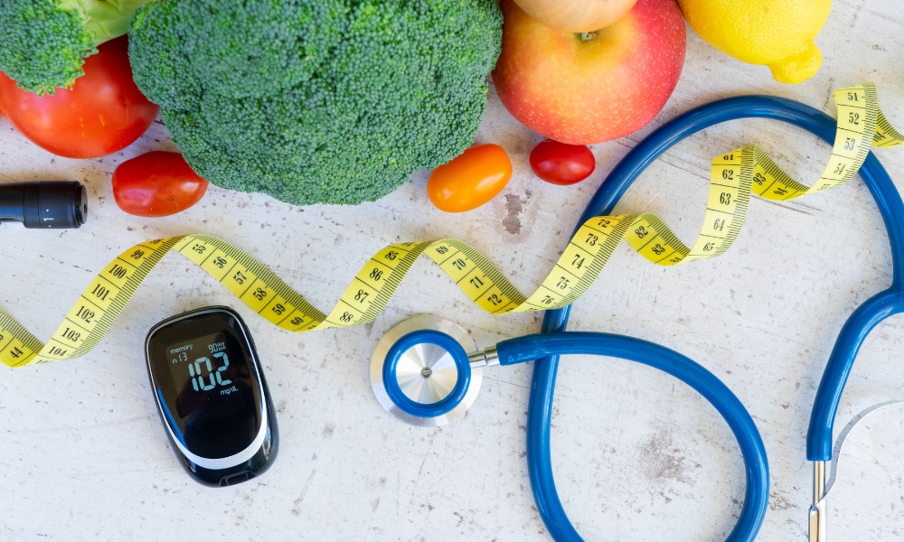 Primary care provider discussing a medically supervised weight loss plan with a patient at risk for Type 2 diabetes
